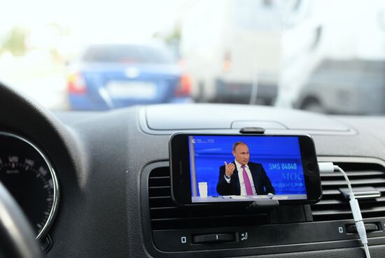 Live broadcast of Direct Line with Vladimir Putin