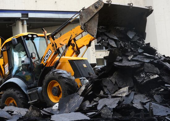Replacing asphalt surfaces in Moscow