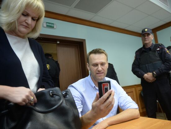 Moscow City Court considers complaint over Alexei Navalny's arrest
