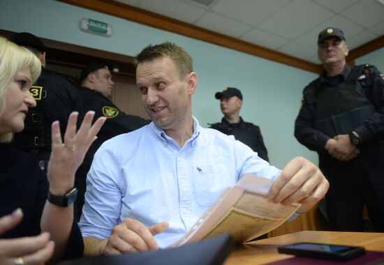 Moscow City Court considers complaint over Alexei Navalny's arrest