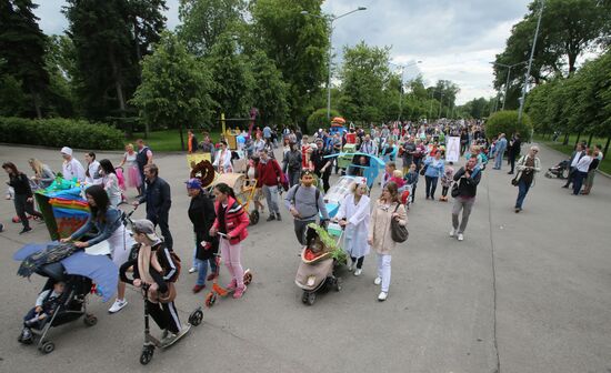 Stroller parade in Russian cities