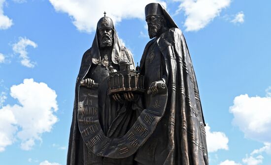 Consecration of Reunification monument near Christ the Savior Cathedral in Moscow