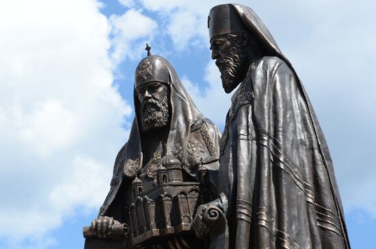 Consecration of Reunification monument near Christ the Savior Cathedral in Moscow
