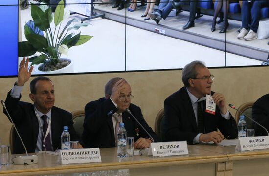 Public Chamber of 6th convocation holds its first plenary meeting