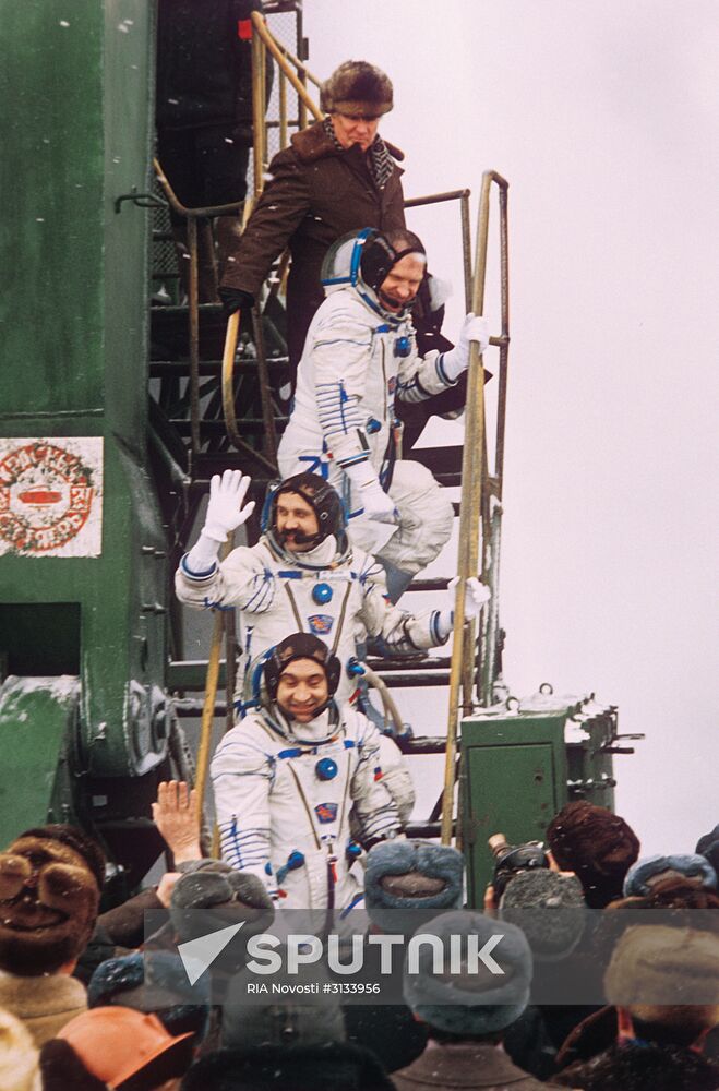 Crew of spaceship Soyuz TM-18: Polyakov, Afanasyev and Usachev
