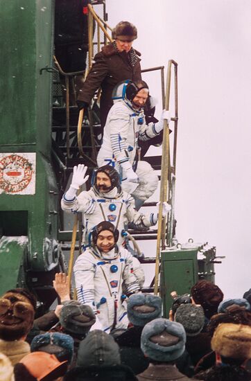 Crew of spaceship Soyuz TM-18: Polyakov, Afanasyev and Usachev
