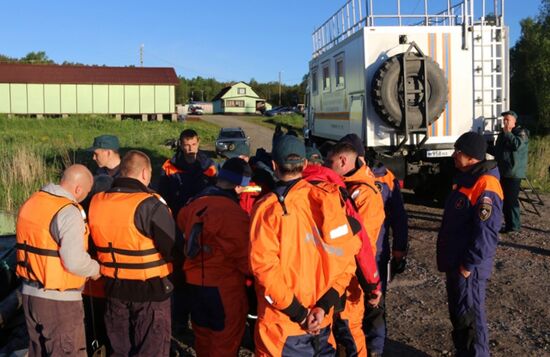 Searching for missing teenagers on Lake Ladoga