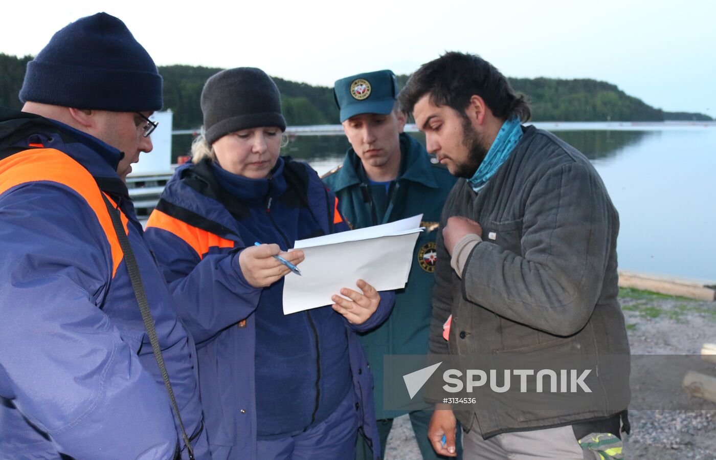 Searching for missing teenagers on Lake Ladoga