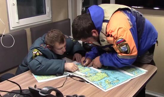Searching for missing teenagers on Lake Ladoga