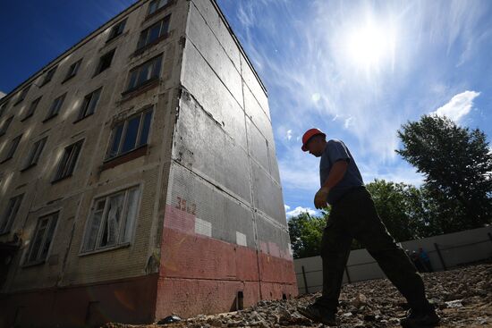 Demolition of Moscow's last K-7 series five-story building
