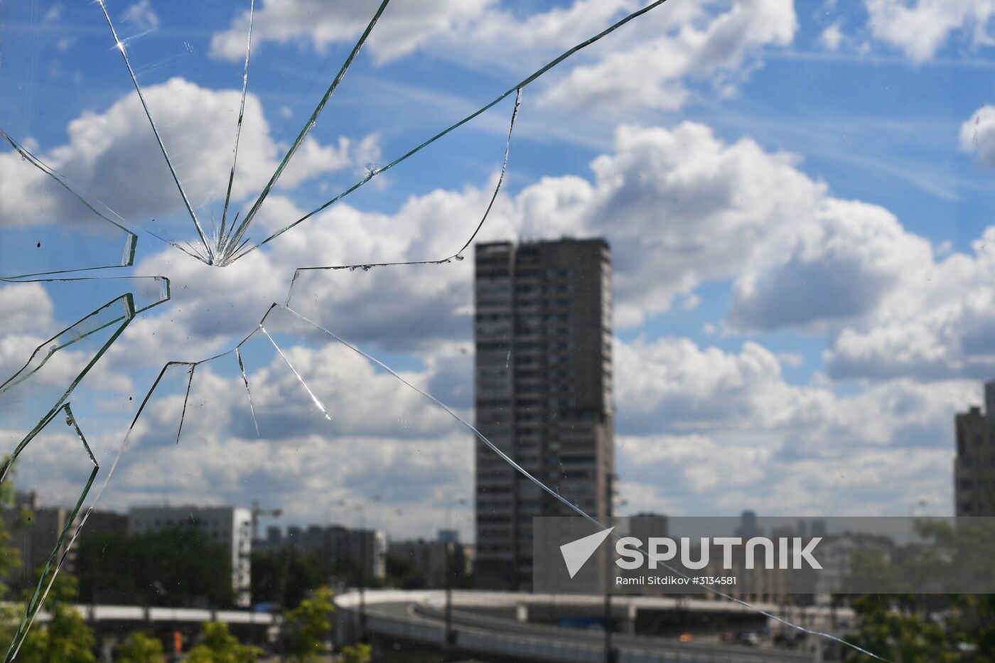 Demolition of Moscow's last K-7 series five-story building