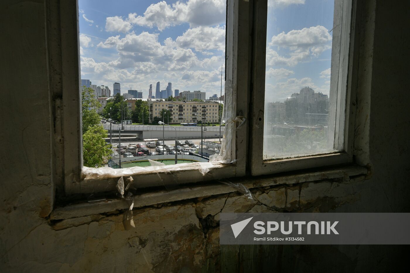 Demolition of Moscow's last K-7 series five-story building