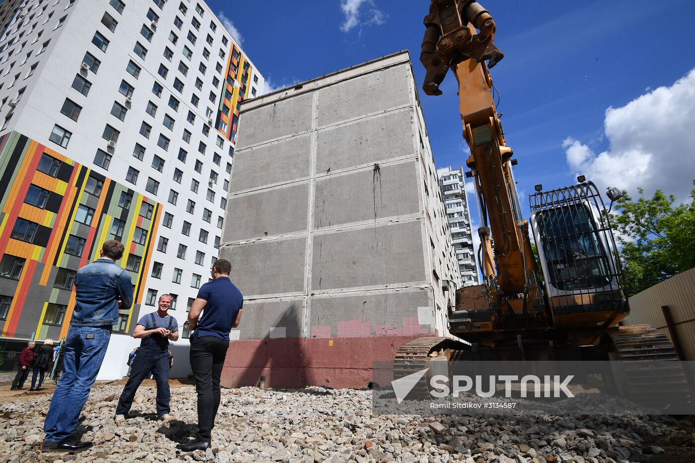 Demolition of Moscow's last K-7 series five-story building