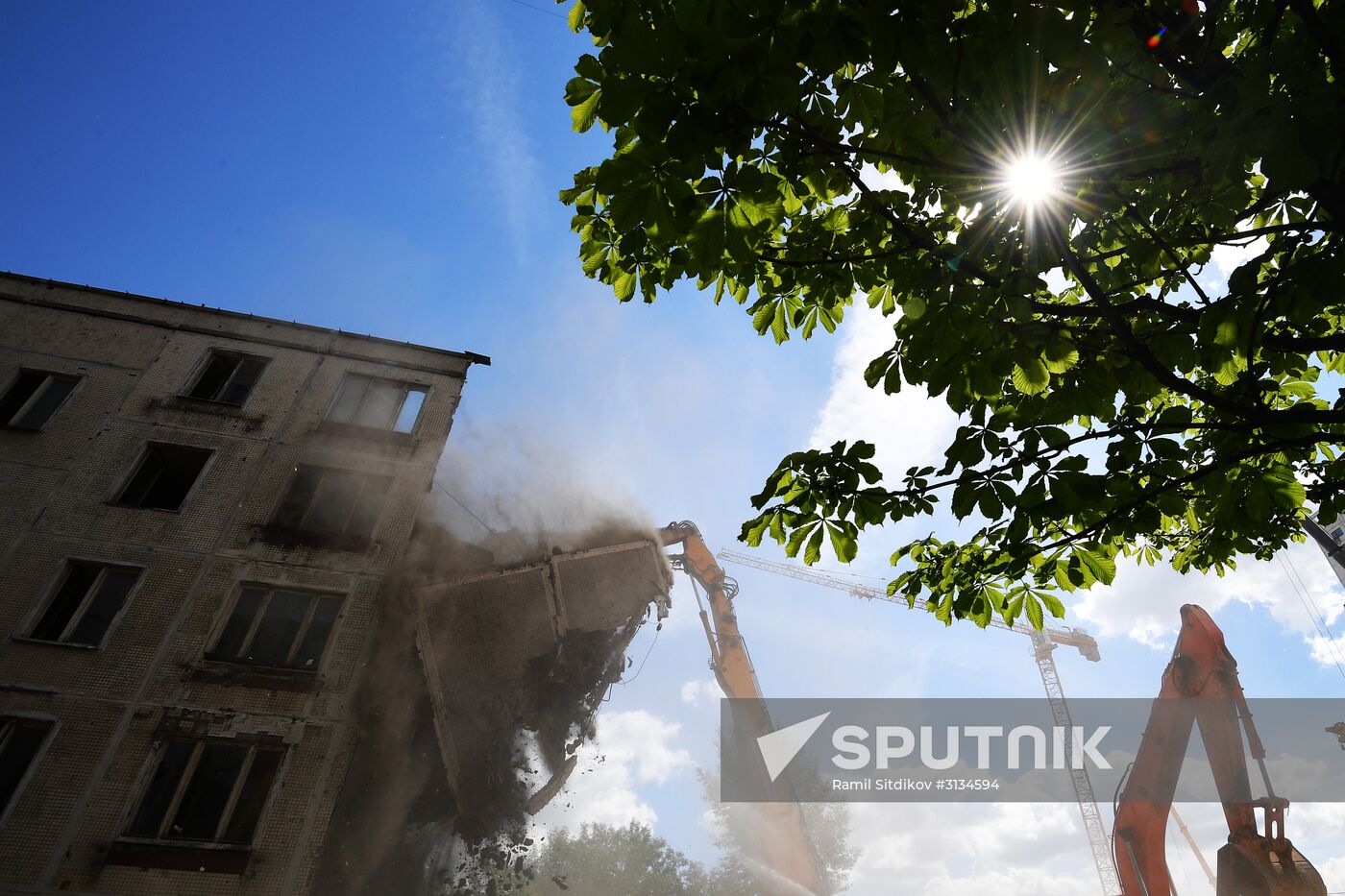 Moscow's last K-7 series five-story building demolished