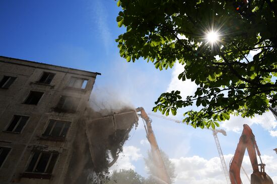 Moscow's last K-7 series five-story building demolished