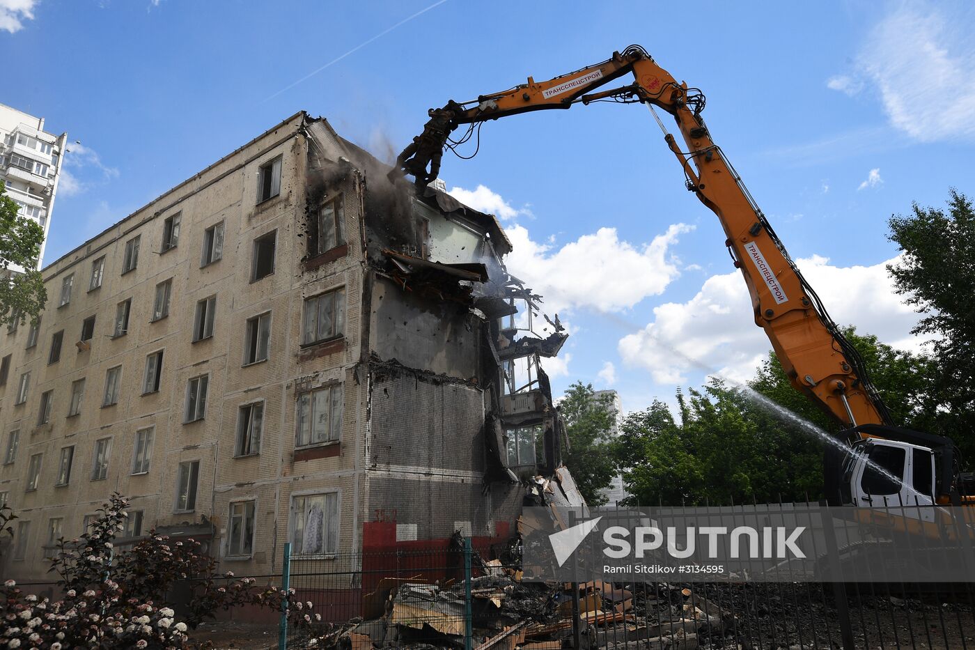 Moscow's last K-7 series five-story building demolished