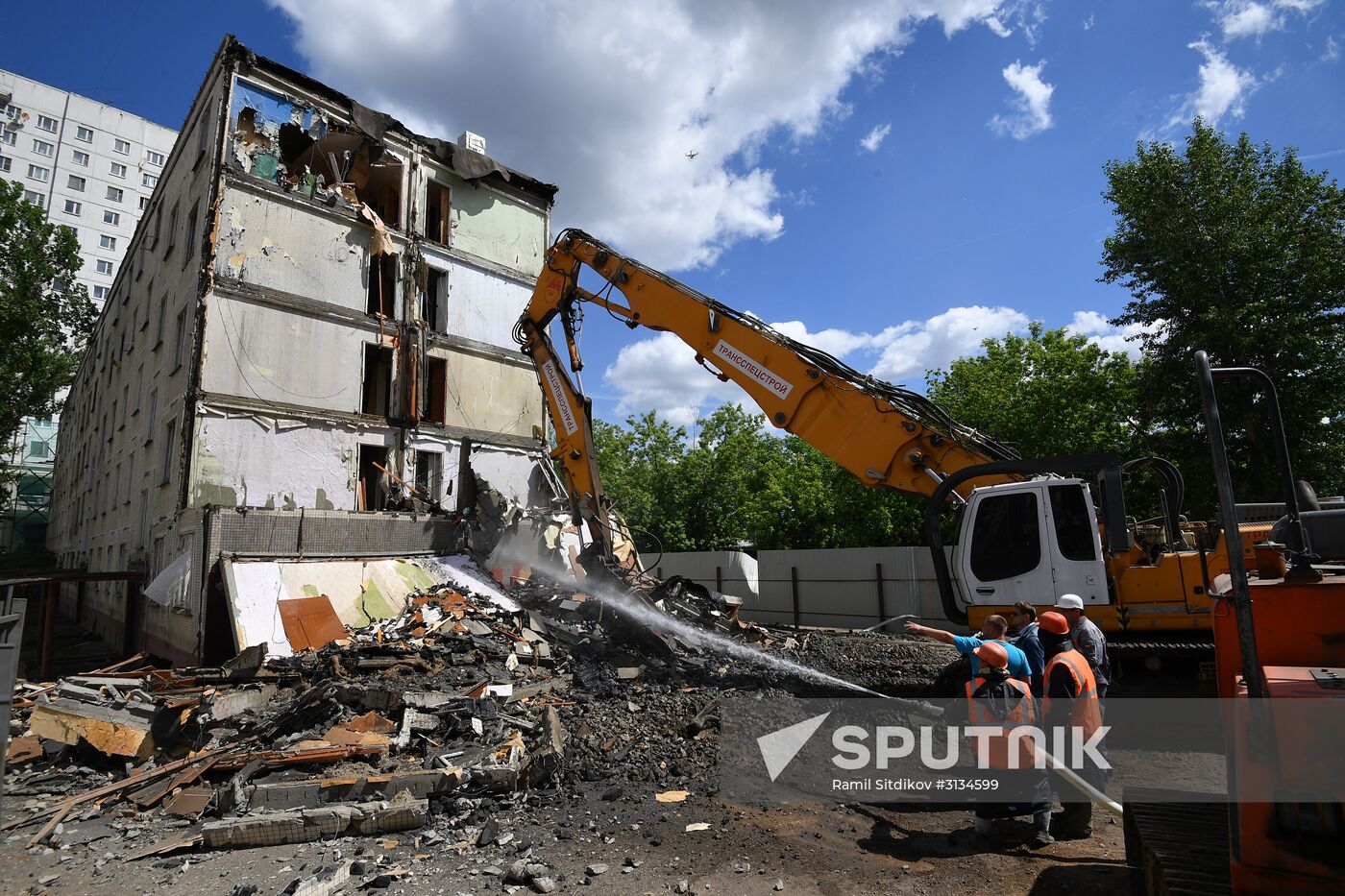 Moscow's last K-7 series five-story building demolished