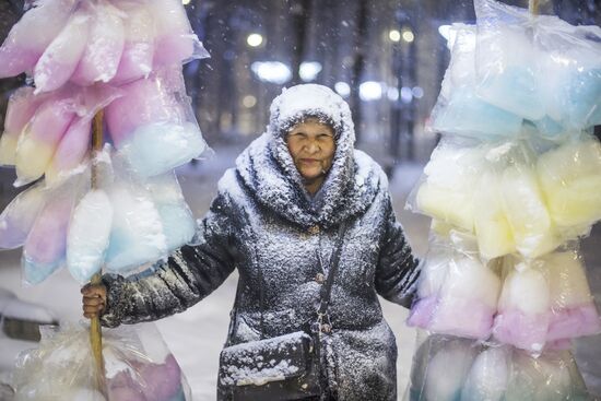 Selling candy floss