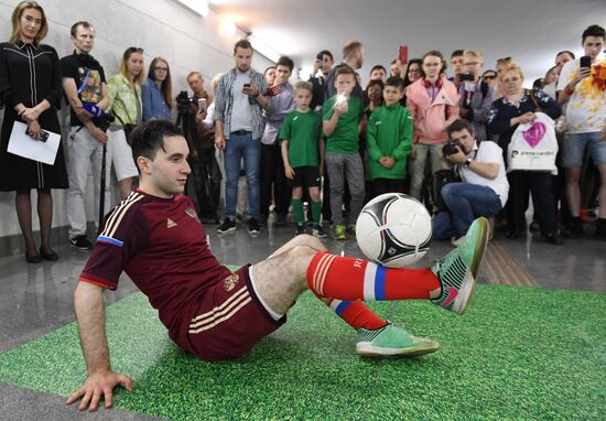 Freestyle football workshop in Moscow Metro
