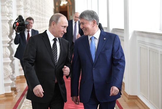 Vladimir Putin holds talks with President of Kyrgyzstan Almazbek Atambayev