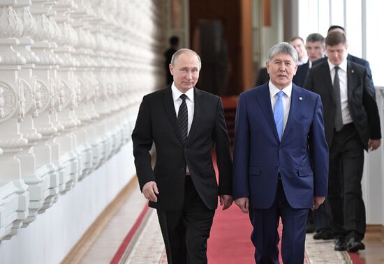 Vladimir Putin holds talks with President of Kyrgyzstan Almazbek Atambayev
