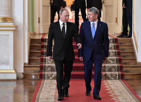Vladimir Putin holds talks with President of Kyrgyzstan Almazbek Atambayev