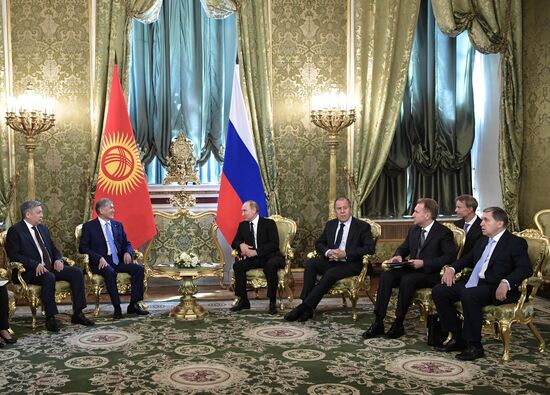 Vladimir Putin holds talks with President of Kyrgyzstan Almazbek Atambayev