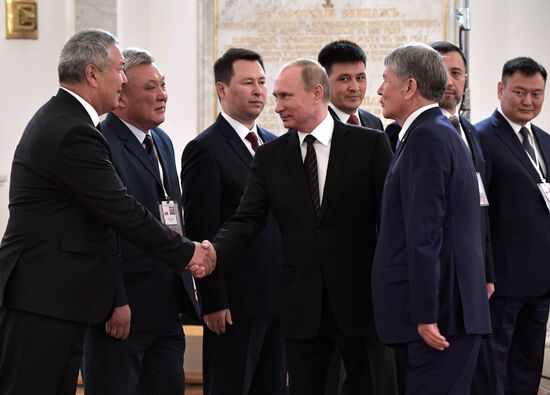 Vladimir Putin holds talks with President of Kyrgyzstan Almazbek Atambayev