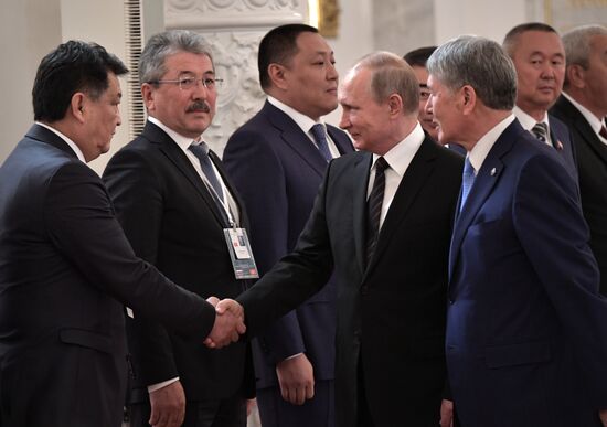 Vladimir Putin holds talks with President of Kyrgyzstan Almazbek Atambayev