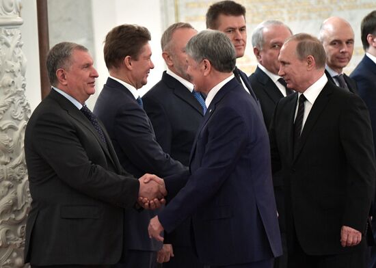 Vladimir Putin holds talks with President of Kyrgyzstan Almazbek Atambayev