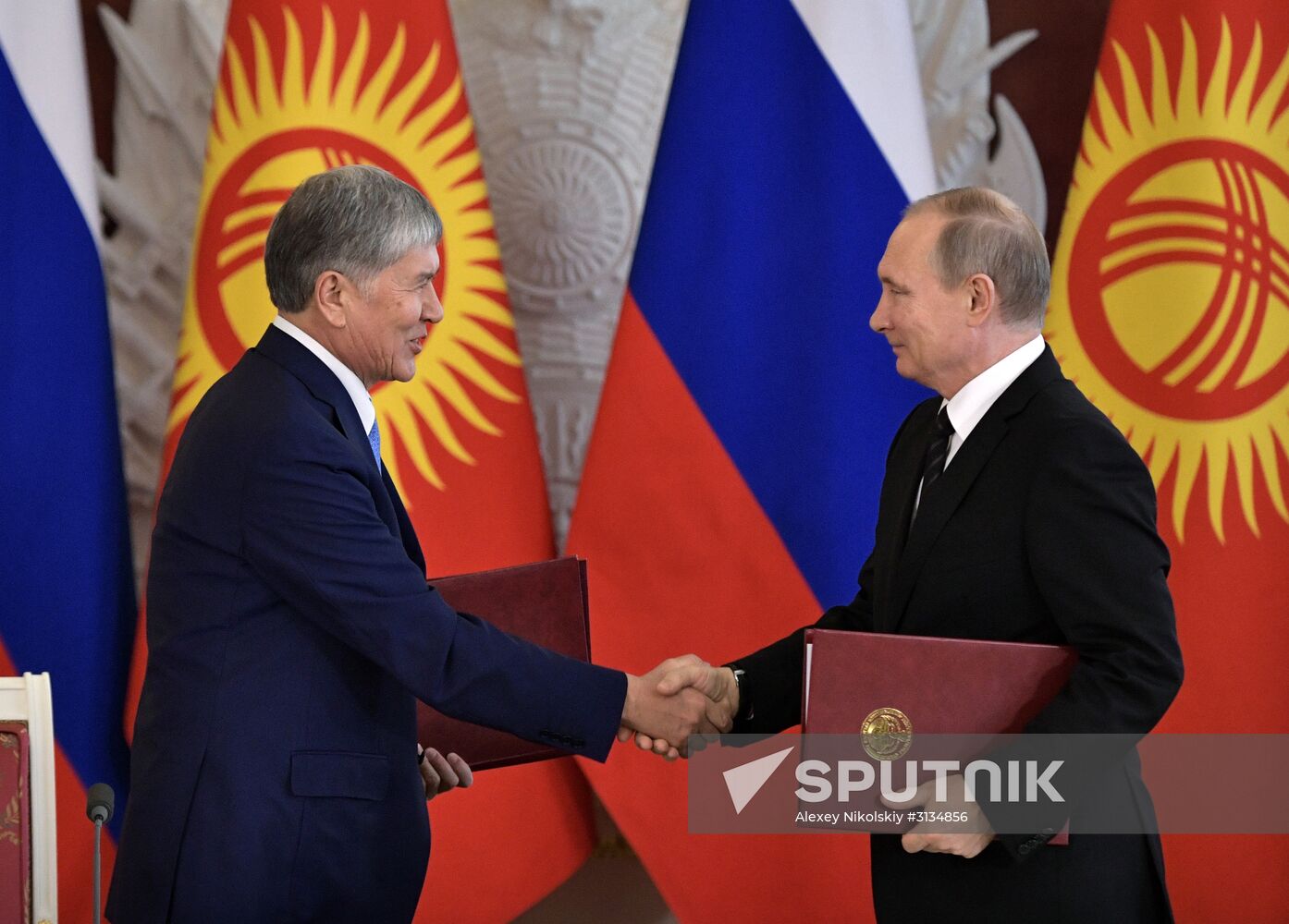 Vladimir Putin holds talks with President of Kyrgyzstan Almazbek Atambayev