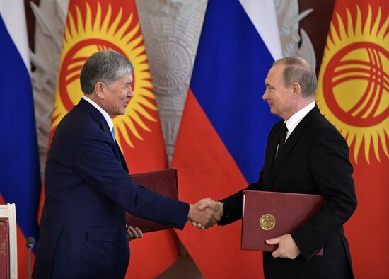 Vladimir Putin holds talks with President of Kyrgyzstan Almazbek Atambayev
