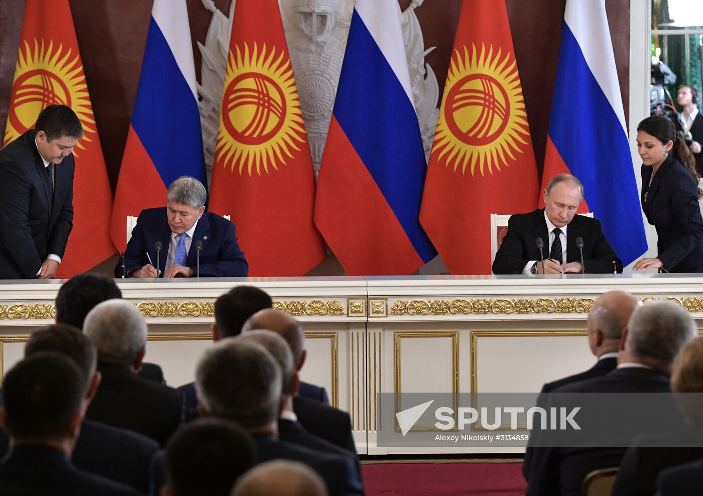 Vladimir Putin holds talks with President of Kyrgyzstan Almazbek Atambayev