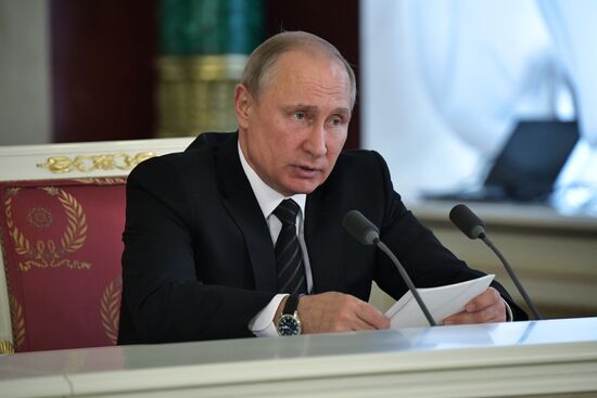 Vladimir Putin holds talks with President of Kyrgyzstan Almazbek Atambayev