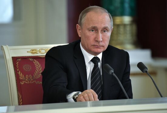 Vladimir Putin holds talks with President of Kyrgyzstan Almazbek Atambayev