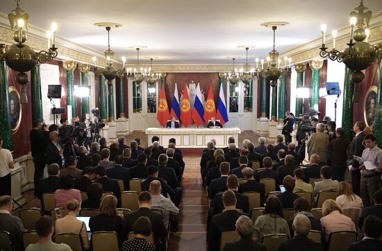 Vladimir Putin holds talks with President of Kyrgyzstan Almazbek Atambayev
