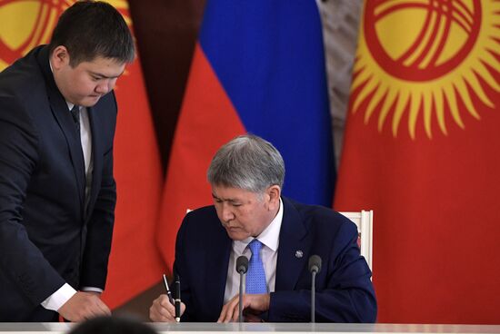Vladimir Putin holds talks with President of Kyrgyzstan Almazbek Atambayev