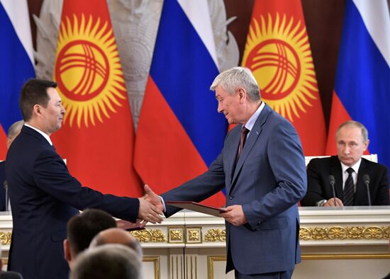 Vladimir Putin holds talks with President of Kyrgyzstan Almazbek Atambayev