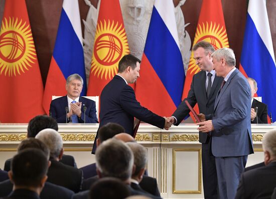 Vladimir Putin holds talks with President of Kyrgyzstan Almazbek Atambayev