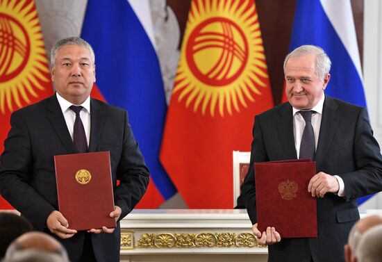Vladimir Putin holds talks with President of Kyrgyzstan Almazbek Atambayev
