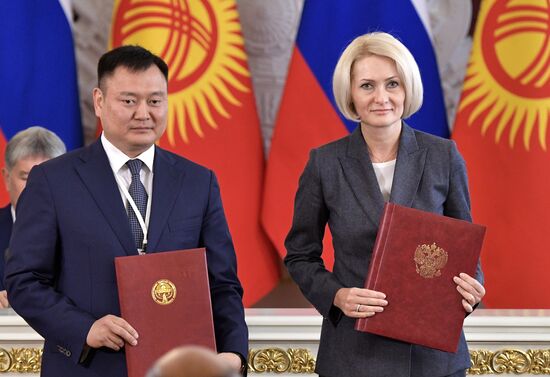 Vladimir Putin holds talks with President of Kyrgyzstan Almazbek Atambayev