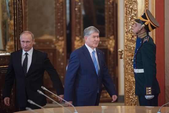 Vladimir Putin holds talks with President of Kyrgyzstan Almazbek Atambayev