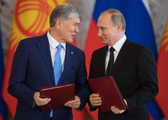 Vladimir Putin holds talks with President of Kyrgyzstan Almazbek Atambayev