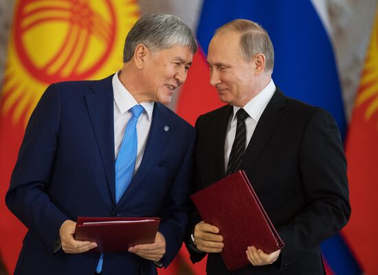 Vladimir Putin holds talks with President of Kyrgyzstan Almazbek Atambayev
