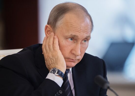 Vladimir Putin holds talks with President of Kyrgyzstan Almazbek Atambayev