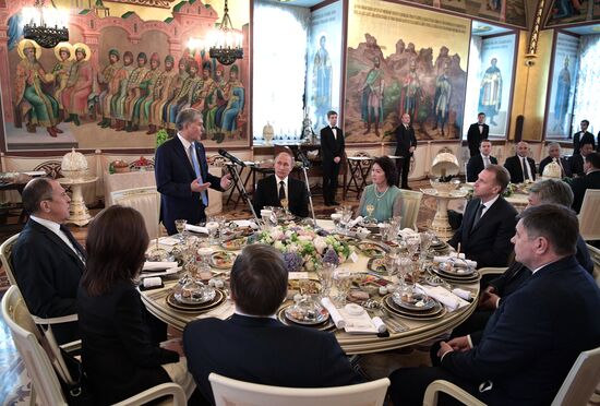 Vladimir Putin holds talks with President of Kyrgyzstan Almazbek Atambayev