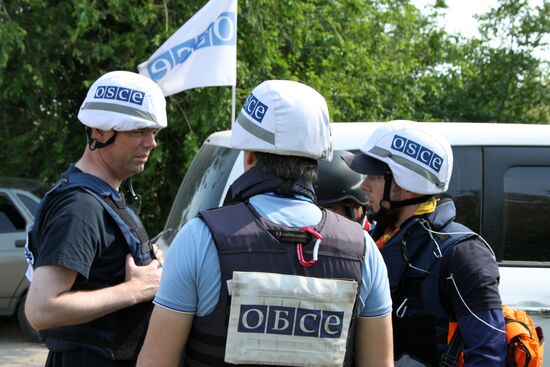 OSCE SMM Principal Deputy Chief Monitor Alexander Hug vists Donbass