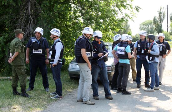 OSCE SMM Principal Deputy Chief Monitor Alexander Hug vists Donbass