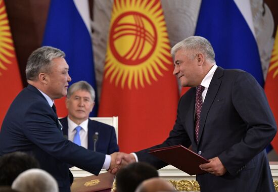 Vladimir Putin holds talks with President of Kyrgyzstan Almazbek Atambayev