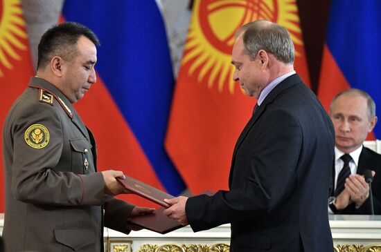 Vladimir Putin holds talks with President of Kyrgyzstan Almazbek Atambayev